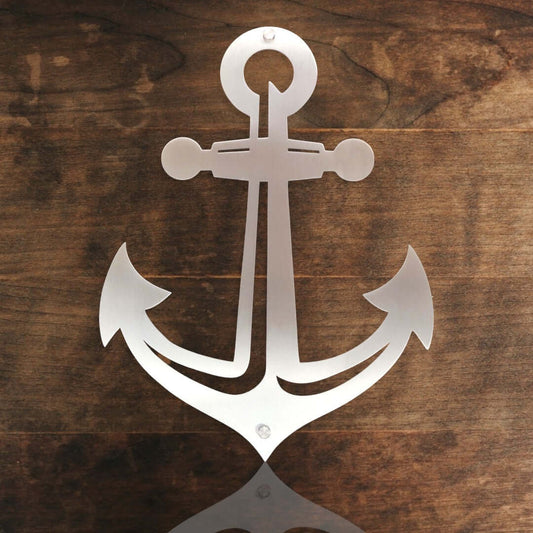 maritime edelstahl wanddeko anker vor einer holzwand