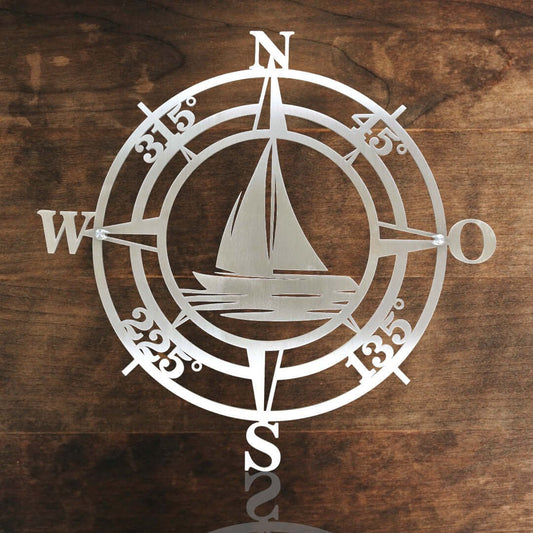 maritime edelstahl wanddeko windrose mit segelschiff vor einer holzwand